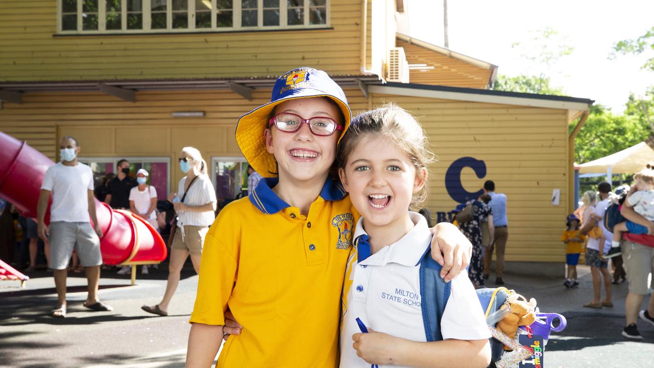 Milton State School Prep students for 2021. Geogia McGrath with her little sister Alice. Picture: Renae Droop