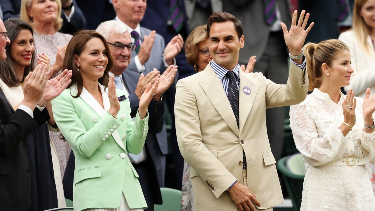 Princess Kate gives Wimbledon champion Roger Federer a lengthy standing  ovation at the All England Club