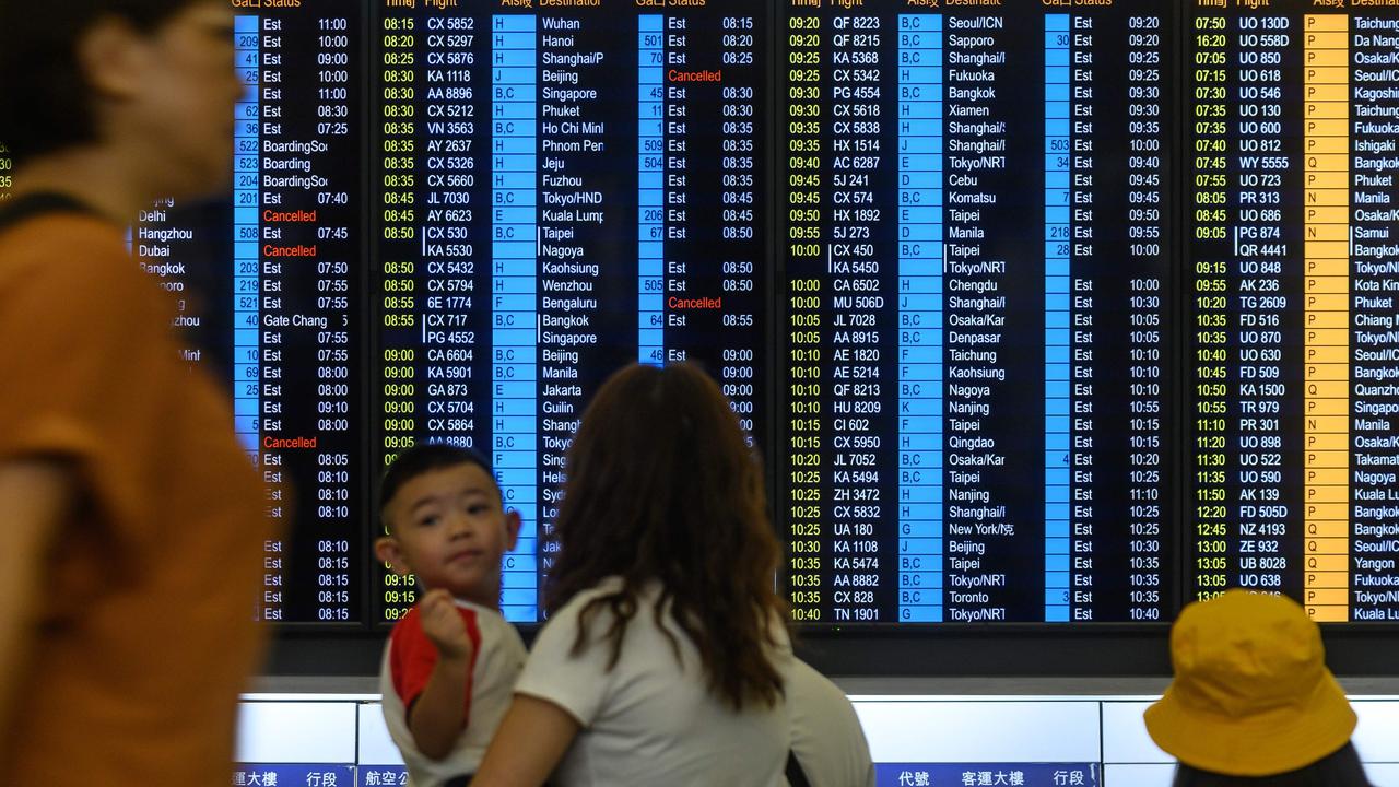 Табло Гонконг. Оценки в Гонконге. Hong Kong Flight departure. Who is allowed to Board Flights for Hong Kong?.