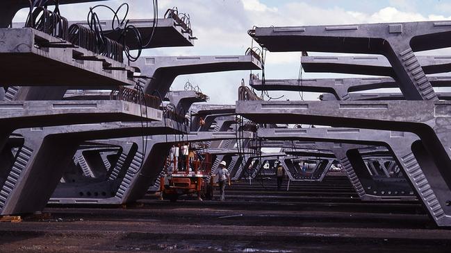 Some 3500 precast concrete segments, each weighing up to 80 tonnes, were used to construct the elevated road on Western Link.