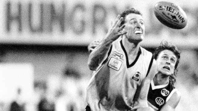 AFL State of Origin, NSW v Victoria at the SCG. Picture Steve Cooper, May 1990 News Ltd Archives.