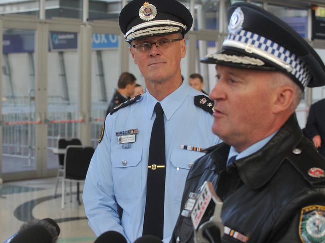 NSW Police Acting Deputy Commissioner Peter Thurtell (right) and NSW State Emergency Services Commissioner Kyle Stewart (left).
