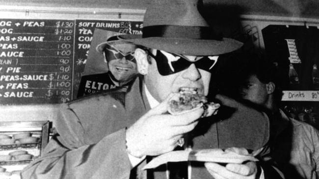 Singer Elton John eats pie and peas from Harry's Cafe de Wheels, Woolloomooloo in October 1986. Picture: Duncan John