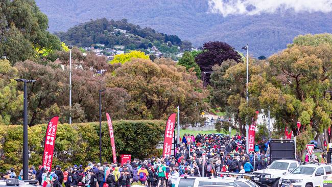 The start of the Point to pinnacle walking race. Picture: Linda Higginson