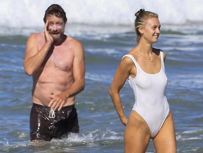 Simon Baker spends Easter weekend with his rumoured girlfriend in Byron Bay, NSW. Picture: Media Mode