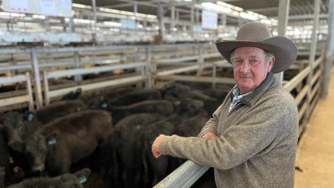 Dennis Heywood from Everton sold Angus cattle at the Wodonga store cattle sale including steers to $1410, paid for a pen of eight weighing 369kg which returned 382c/kg.