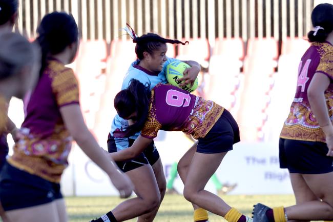 Eta Sikahele, with the ball, in action for Keebra Park SHS. Photo: Steve Pohlner