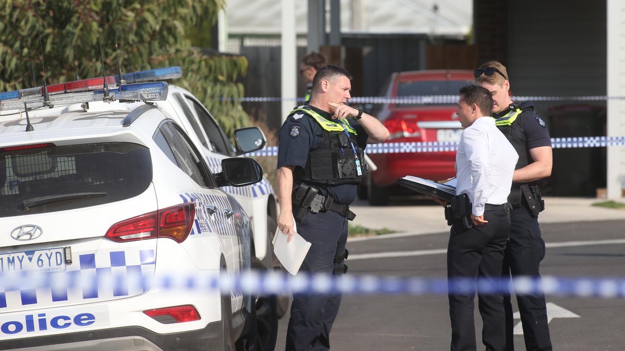 Norlane: Police swarm street after man stabbed | Geelong Advertiser