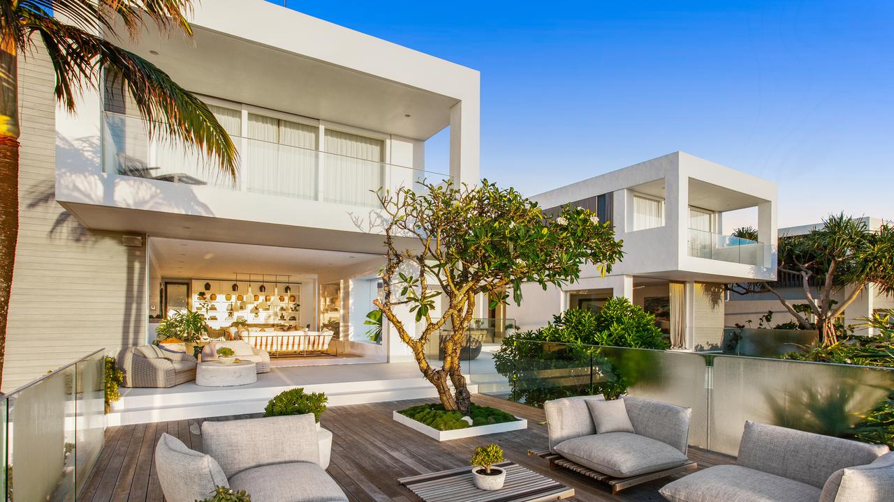 46 Seaview Terrace, Sunshine Beach was sold by Pat Rafter in January 2018 to Betty's Burgers and Concrete Co owner David Hayes.