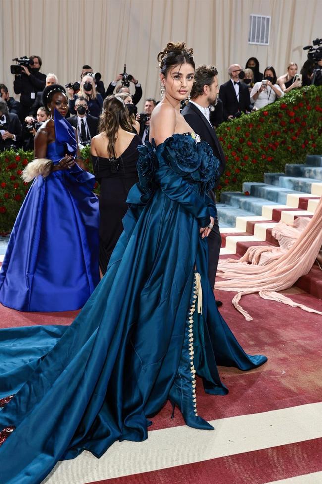 Taylor Hill wears Sohee Park x Dolce & Gabbana at the 2022 Met Gala.