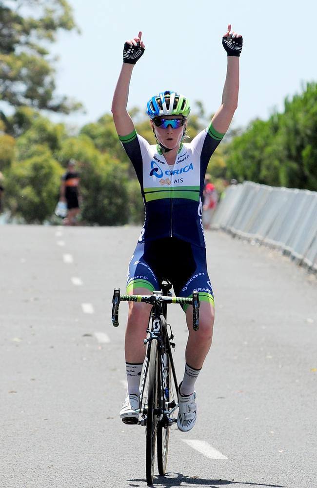 Grace Elvin (Orica-AIS) broke away to convincingly win stage two of the Bay Cycling Classic.