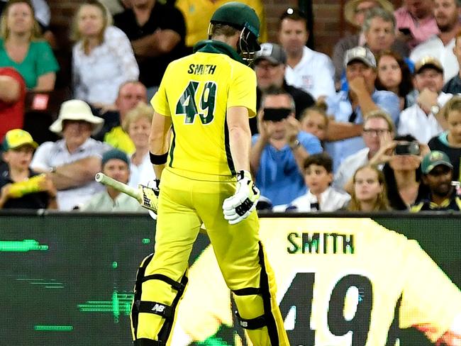 Steve Smith leaves the field after a controversial decision at the SCG.