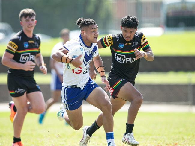 Tawa-Dean Simpkins breaks the defence. Picture: Julian Andrews