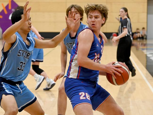 31/10/21 - Basketball SA Junior District Grand Finals at the Lights Community and Sports Centre - U16s Sturt V Central Districts. Picture: Naomi Jellicoe