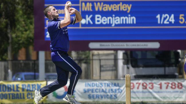 VSDCA: Mt Waverley’s Kurt Benjamin steams in. Picture: Valeriu Campan