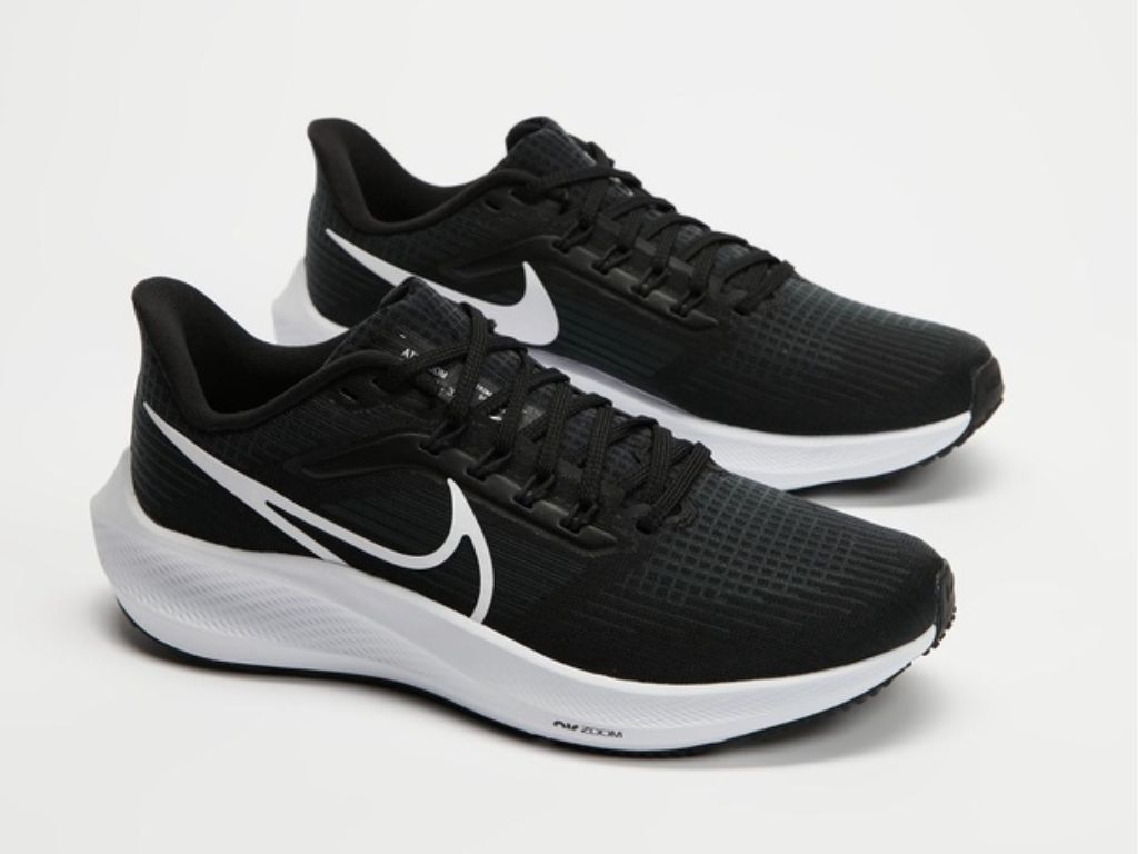 The Nike Air Zoom Pegasus 39 Trainers.