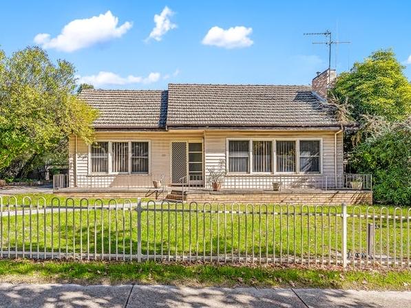 103 Eaglehawk Road, Long Gully, is near Bendigo’s CBD.