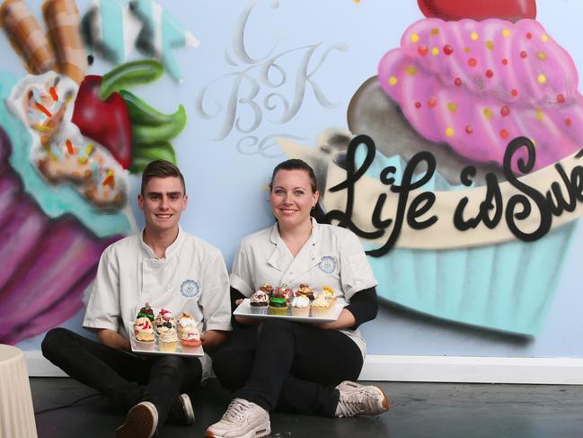 Doug Allan and Kyla Daniels with cupcakes at Cakes they would deliver during a surpirse DoSomething Day roadtrip. Picture: AAP/Sue Graham