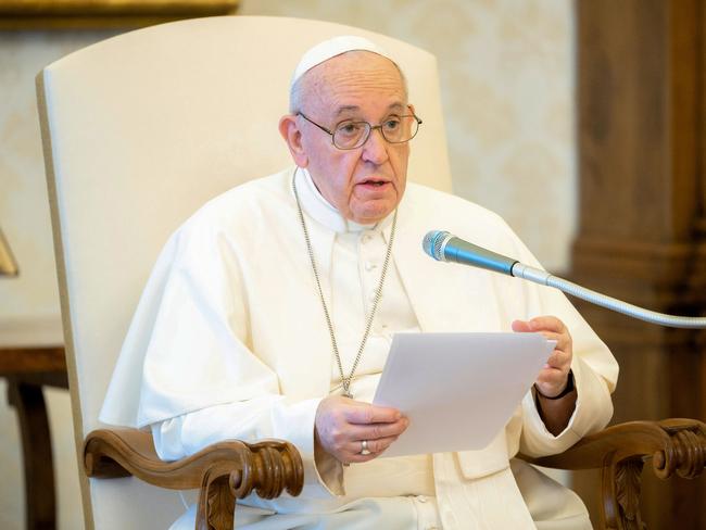 This photo taken and handout on June 3, 2020 by the Vatican Media shows Pope Francis holding a weekly live streamed private audience from the library of the apostolic palace in The Vatican, during the lockdown aimed at curbing the spread of the COVID-19 infection, caused by the novel coronavirus. - Pope Francis said on June 3, 2020 "we cannot tolerate or turn a blind eye to racism", in reaction to the killing of a black man by US police that has sparked nationwide protests. But the pontiff also condemned the violence that followed George Floyd's death in the city of Minneapolis last week as "self-destructive and self-defeating". (Photo by Handout / VATICAN MEDIA / AFP) / RESTRICTED TO EDITORIAL USE - MANDATORY CREDIT "AFP PHOTO / VATICAN MEDIA" - NO MARKETING - NO ADVERTISING CAMPAIGNS - DISTRIBUTED AS A SERVICE TO CLIENTS