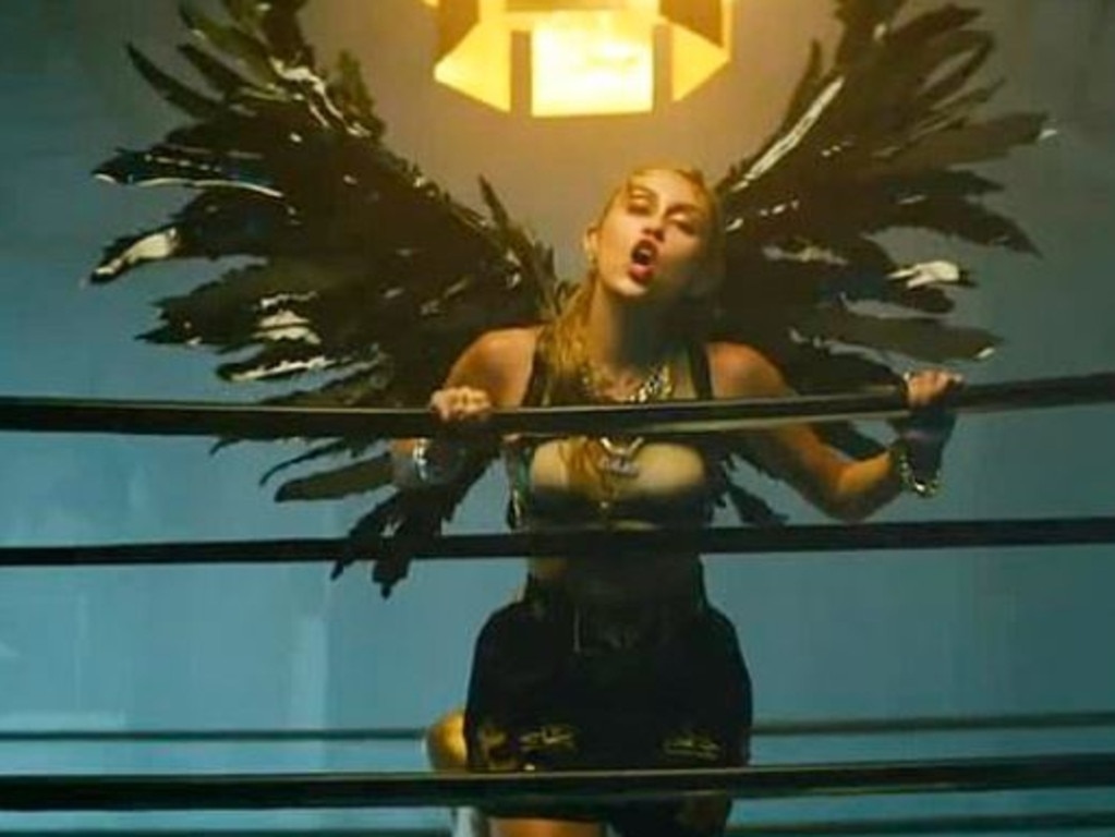 Angel miley cyrus. Майли Сайрус ангел. Майли Сайрус ангелы Чарли. Майли Сайрус don't Call me Angel. Энджел клип.