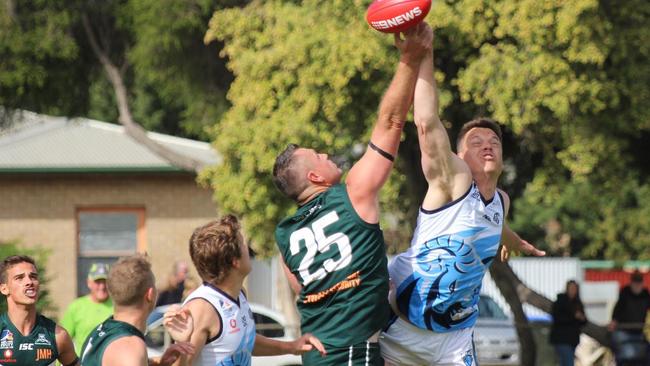 Former North Melbourne ruckman Hamish McIntosh in action for Glenunga against Seaton Ramblers on Saturday. Picture: Max Stapleton