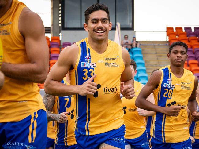 Billy Crofts playing for Wanderers in the 2024-25 NTFL season. Picture: David Bradley / AFLNT Media