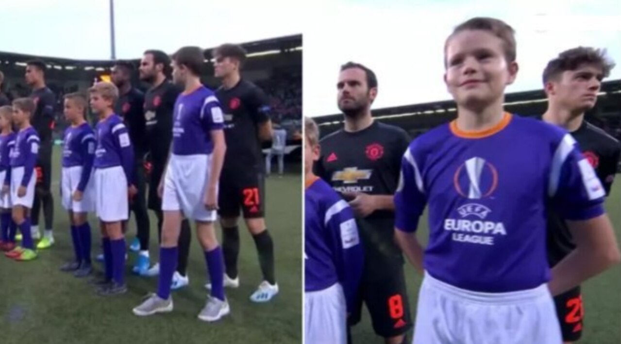 Daniel James of Manchester United is dwarfed by his mascot.