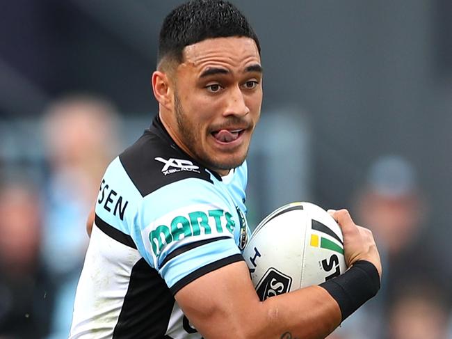 SYDNEY, AUSTRALIA - AUGUST 26:  Valentine Holmes of the Sharks makes a break during the round 24 NRL match between the Cronulla Sharks and the Newcastle Knights at Southern Cross Group Stadium on August 26, 2018 in Sydney, Australia.  (Photo by Cameron Spencer/Getty Images)