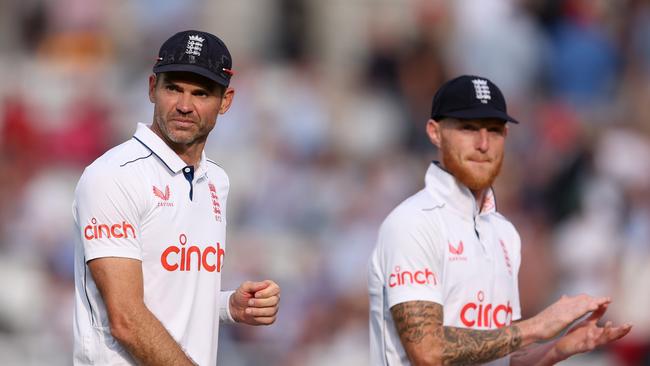 James Anderson (left) can’t catch Warnie. (Photo by Alex Davidson/Getty Images)