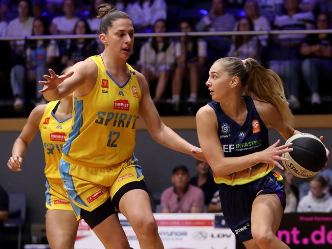 Geelong United’s Jaz Shelley handles the ball against Marianna Tolo. Picture: Kelly Defina/Getty Images