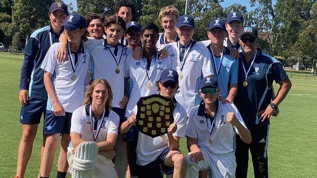 The South East team bunches for a pic after winning the Under 16 Jim Beitzel Shield.