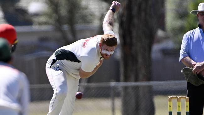 Jake McSwain rolls the arm over for Keon Park. Picture: Andrew Batsch