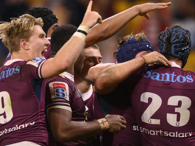 BRISBANE, AUSTRALIA - AUGUST 15: Queensland Reds players celebrate a Jock Campbell try during the round seven Super Rugby AU match between the Queensland Reds and the Melbourne Rebels at Suncorp Stadium on August 15, 2020 in Brisbane, Australia. (Photo by Albert Perez/Getty Images)