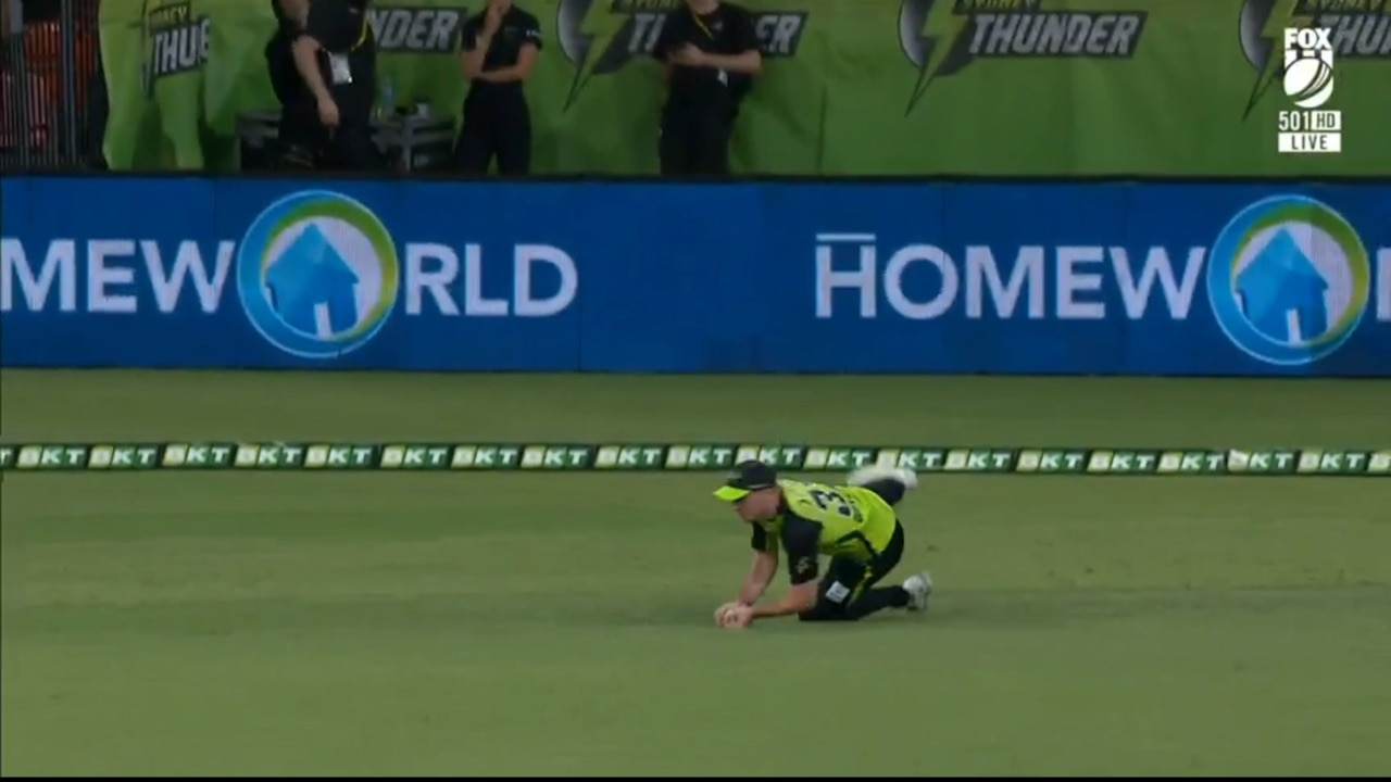 Thunder strike with classic catch to remove Stoinis