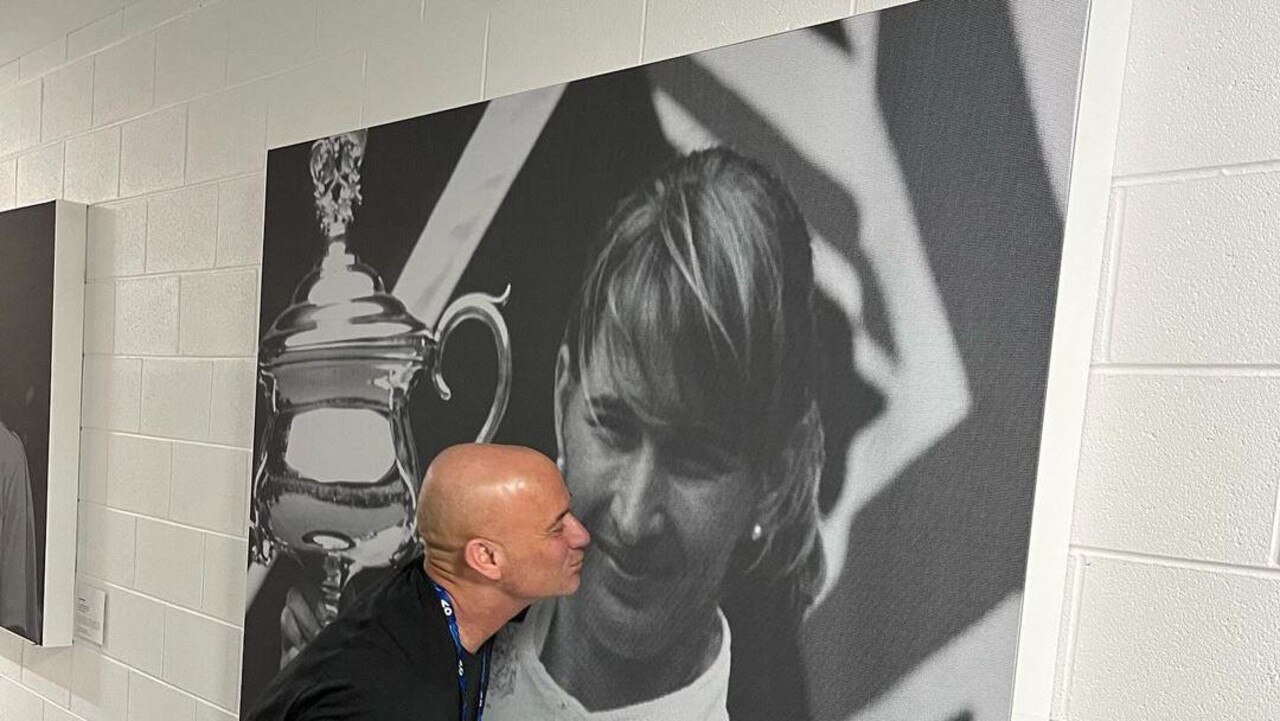 Andre Agassi spots a familiar face. Picture: Reddit