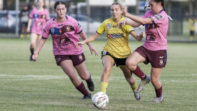 Taryn Knight from Edge Hill United tries to get past two MA Olympic defenders. Picture: Nuno Avendano