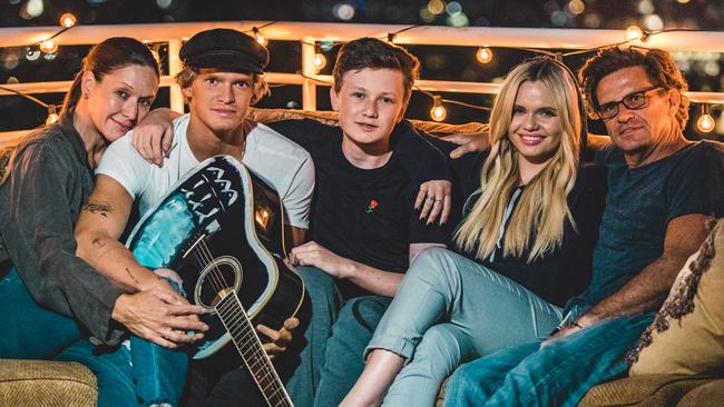 Cody Simpson with his mum Angela, dad Brad, and siblings Alli and Tom.