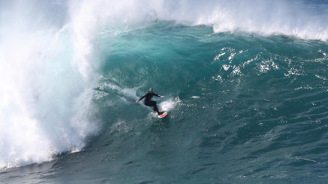 Huge swell gifts rare opportunity for Sydney's big wave surfers