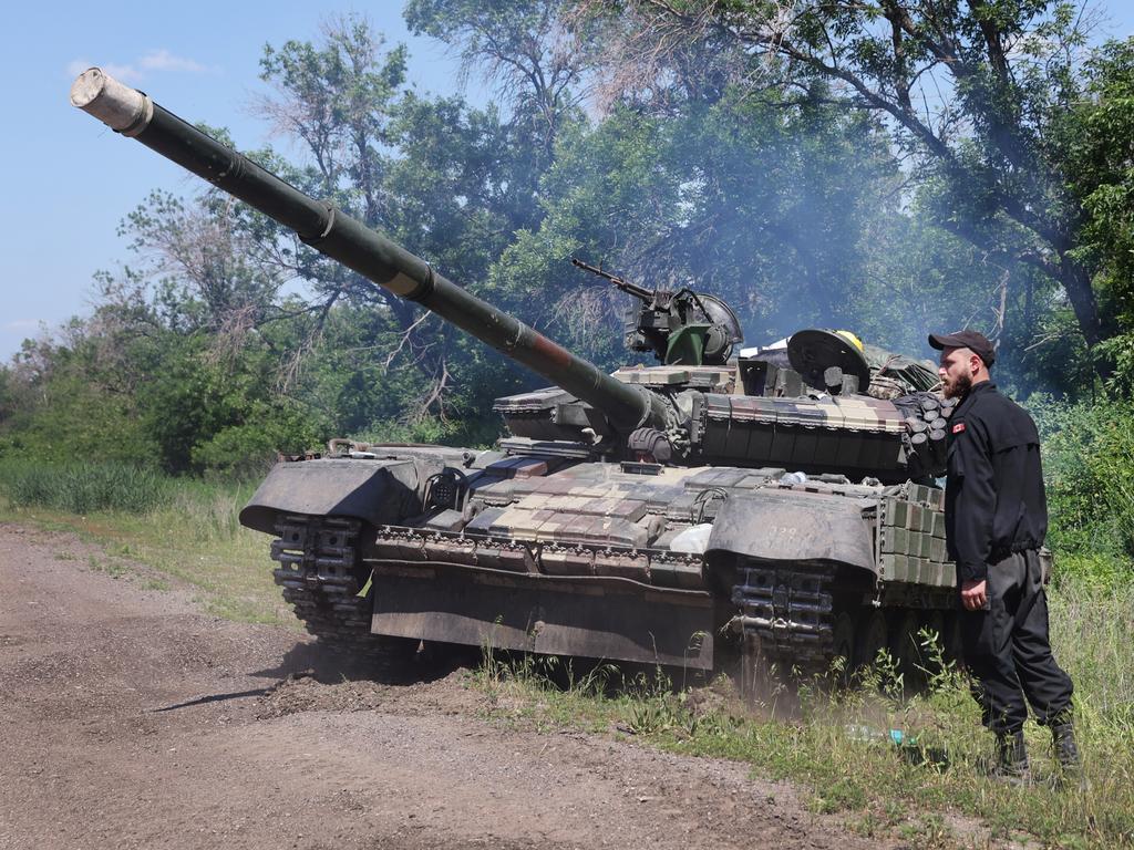 Soldiers manoeuvre a tank near Sloviansk to hit back at Russia, which has concentrated its firepower on Ukraine's Donbas region. Picture: Getty Images.