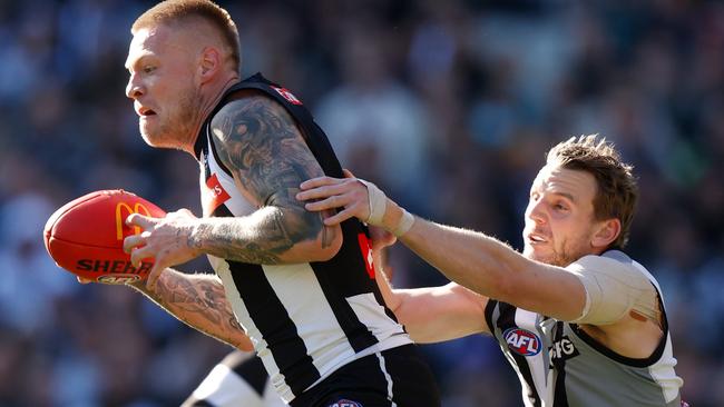 MELBOURNE, AUSTRALIA - JULY 30: Jordan De Goey of the Magpies and Trent McKenzie of the Power in action during the 2022 AFL Round 20 match between the Collingwood Magpies and the Port Adelaide Power at the Melbourne Cricket Ground on July 30, 2022 in Melbourne, Australia. (Photo by Michael Willson/AFL Photos via Getty Images)