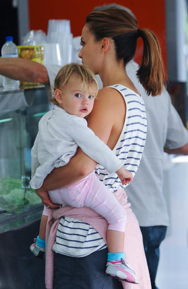 Rachael looked relaxed as she picked up an early dinner