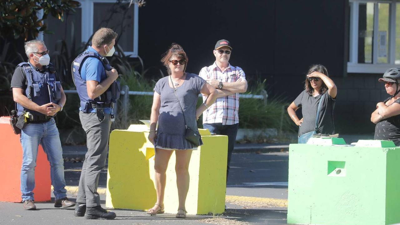 Police arrived at the Wairau Valley drive-through vaccination centre to speak to anti-vaxxers early in the day. Picture: Michael Craig