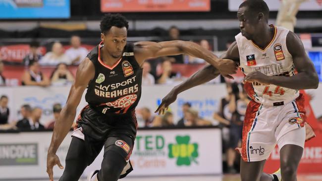 Scotty Hopson drives to the basket during New Zealand’s bizarre NBL victory.