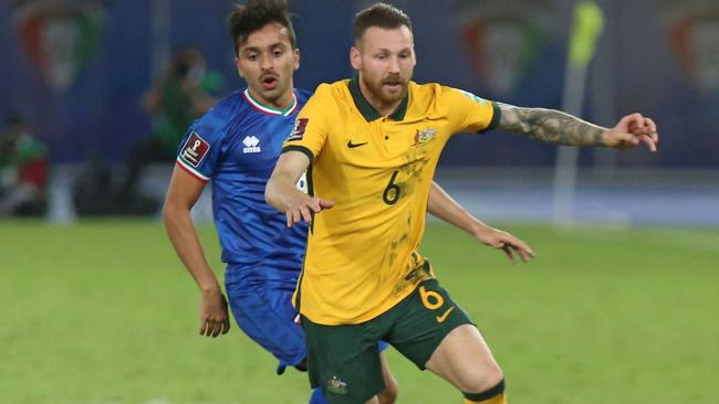 Australia's midfielder Martin Boyle (R) is marked by Kuwait's midfielder Mobarak al-Faneeni during the 2022 FIFA World Cup qualification group B football match between Australia and Kuwait at the Jaber Al-Ahmad Stadium in Kuwait City on June 3, 2021. (Photo by Yasser Al-Zayyat / AFP)