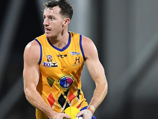 Wanderers' Dane McFarlane topped the stats with 33 disposals, only equalled by Southern Districts’ standout James Tsitas. Picture: Felicity Elliott/NTFL Media