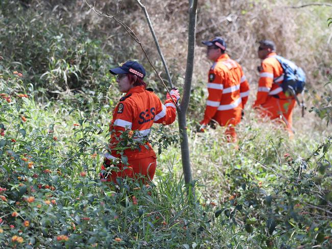 SES search properties off Dillon Rd in The Gap. Search continues for missing Federal Circuit Court Judge Guy Andrew who has been missing since Saturday.  Pic Peter Wallis