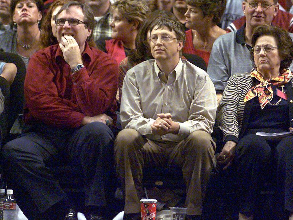 Bill Gates, centre, and Paul Allen (left) courtside at the NBA in 2000. Picture: AFP