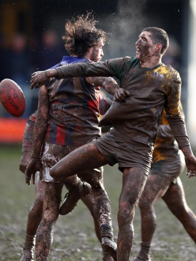 Gordon’s Jessi Lampi wins the ruck contest with Hepburn’s Tom Brown.