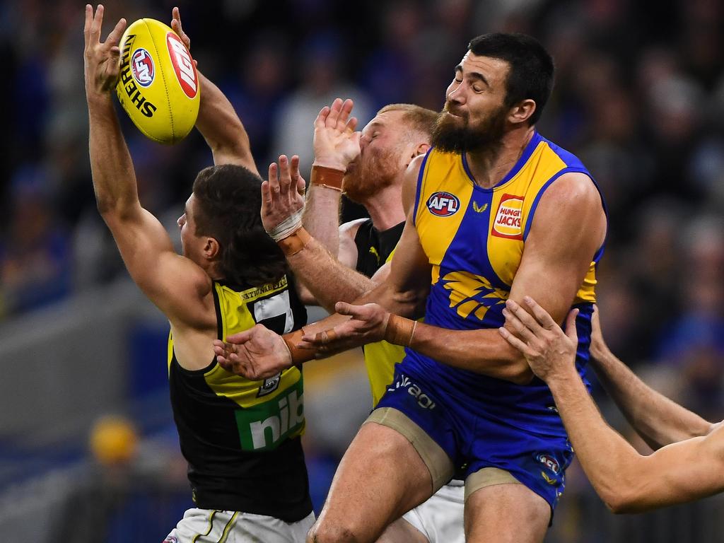 A high quality contest unfolded at Optus Stadium on Sunday night. (Photo by Daniel Carson/AFL Photos via Getty Images)