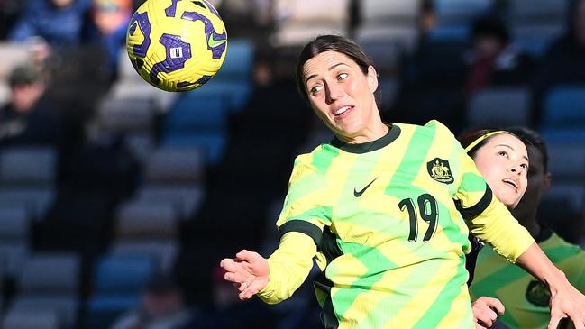 HOUSTON, TEXAS - FEBRUARY 20: KatrinaÂ Gorry #19 of Australia heads the ball against YuiÂ Hasegawa #14 of Japan in the first half during the 2025 SheBelieves Cup at Shell Energy Stadium on February 20, 2025 in Houston, Texas.   Maria Lysaker/Getty Images/AFP (Photo by Maria Lysaker / GETTY IMAGES NORTH AMERICA / Getty Images via AFP)